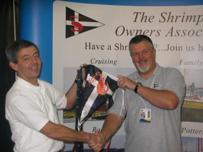SOA  Burgee presentation to Gus 8.1.10.JPG